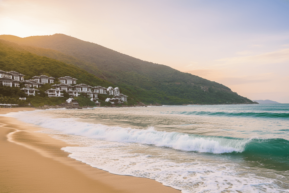 Bờ c&aacute;t trắng mịn trải d&agrave;i c&ugrave;ng những lớp s&oacute;ng dịu &ecirc;m tại biển Bắc Mỹ An.